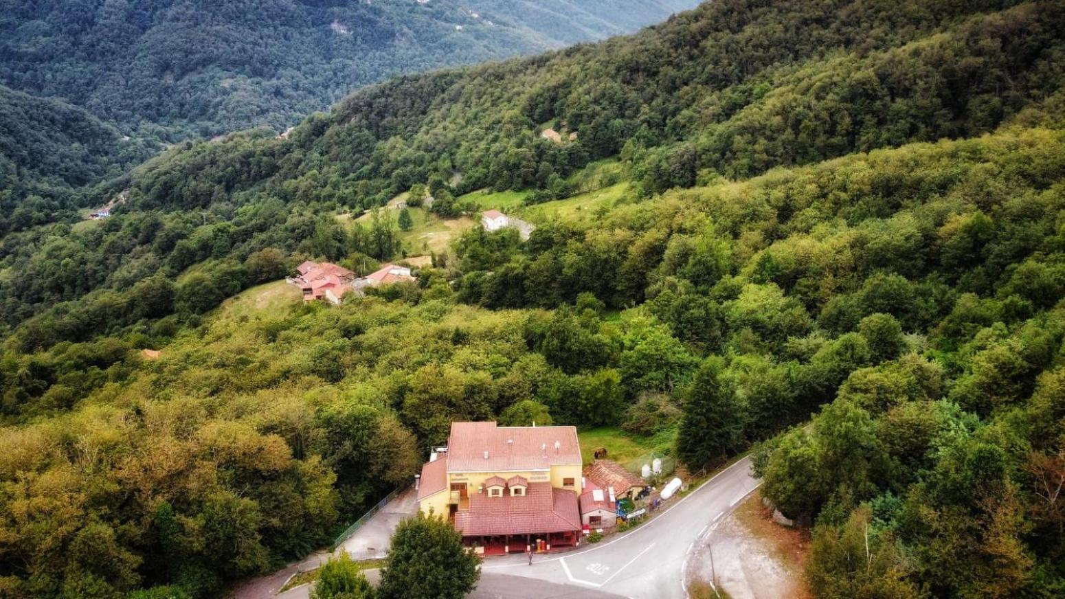 Hotel Rural Casa Migio Urbies Exterior photo