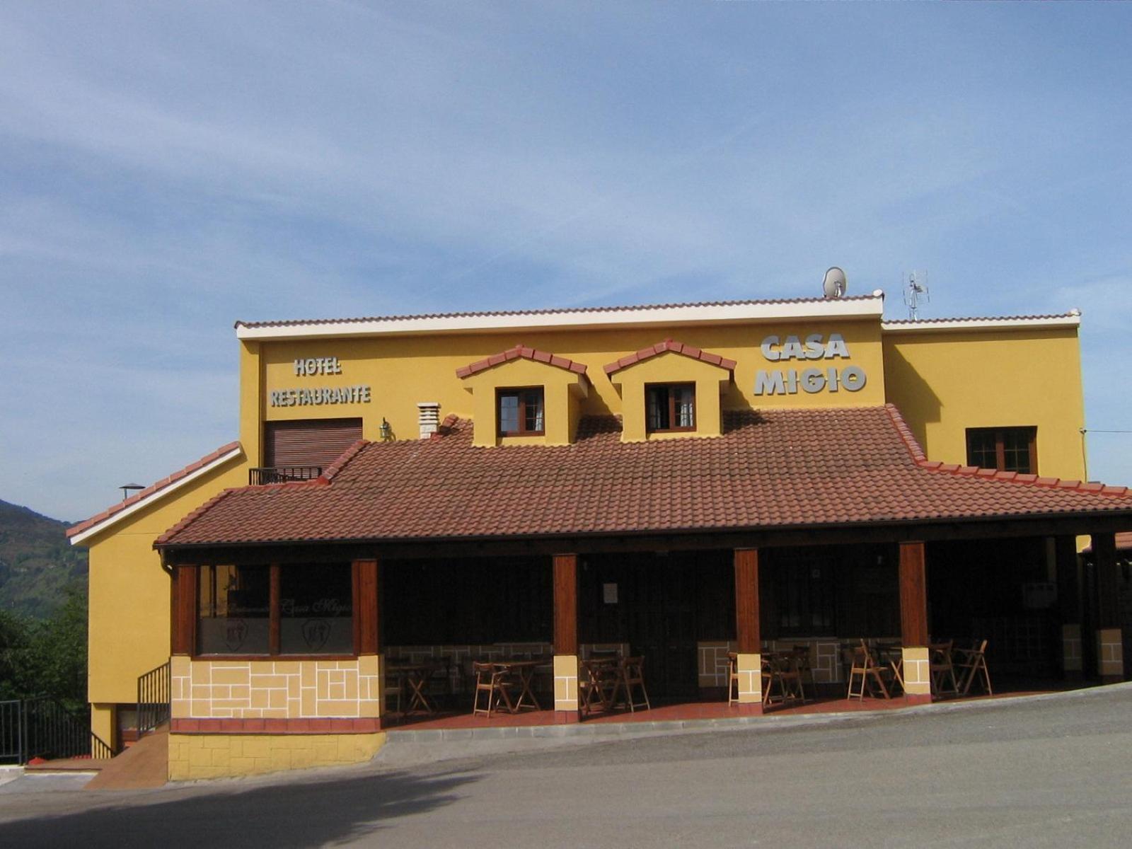 Hotel Rural Casa Migio Urbies Exterior photo